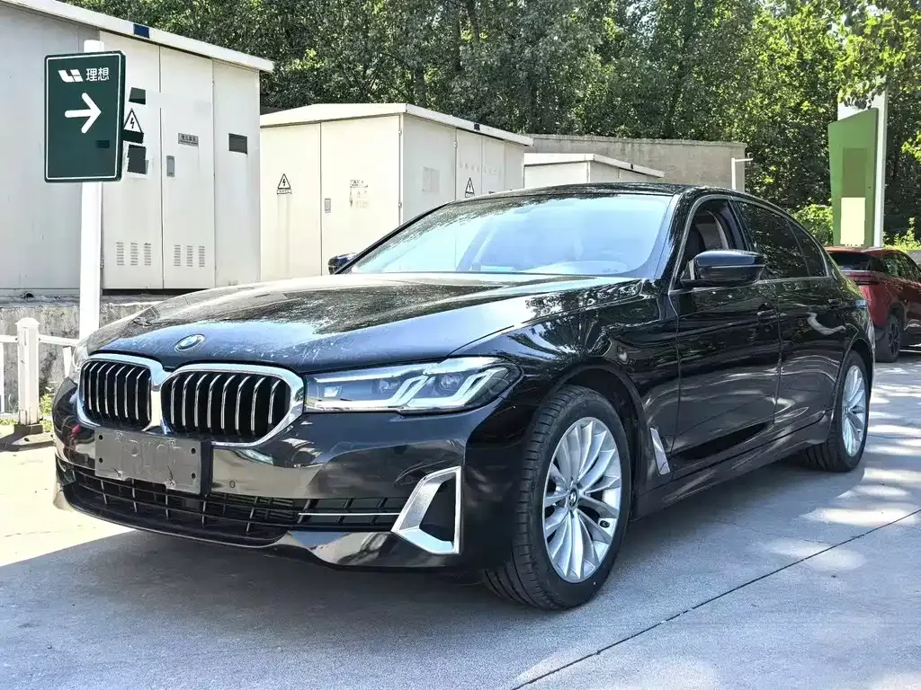 BMW 5 Series — фото 1