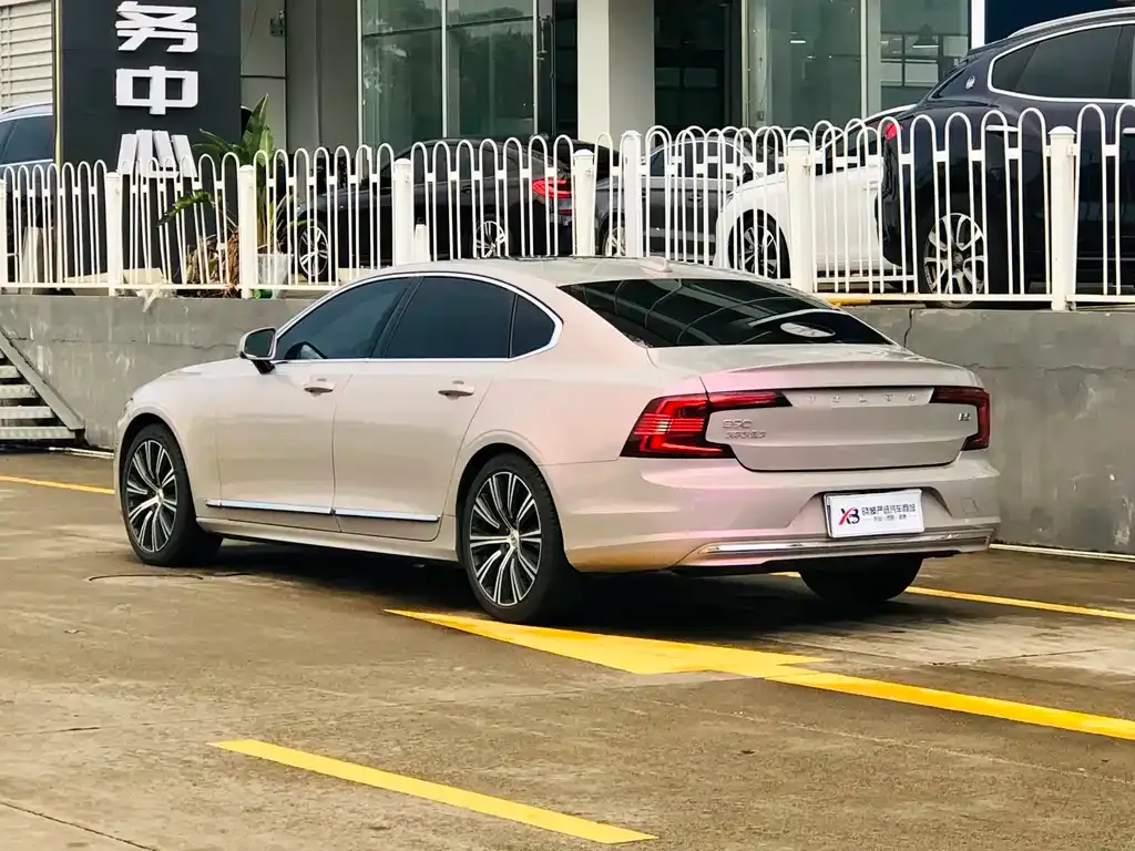 Volvo S90 — фото 4