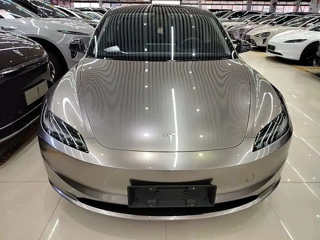 Tesla Model 3 — фото 8