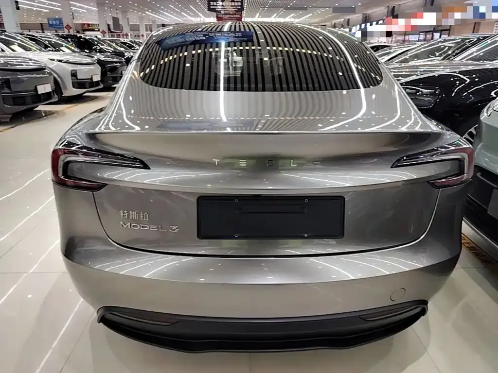 Tesla Model 3 — фото 9