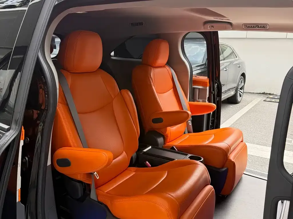 Toyota Sienna — фото 8