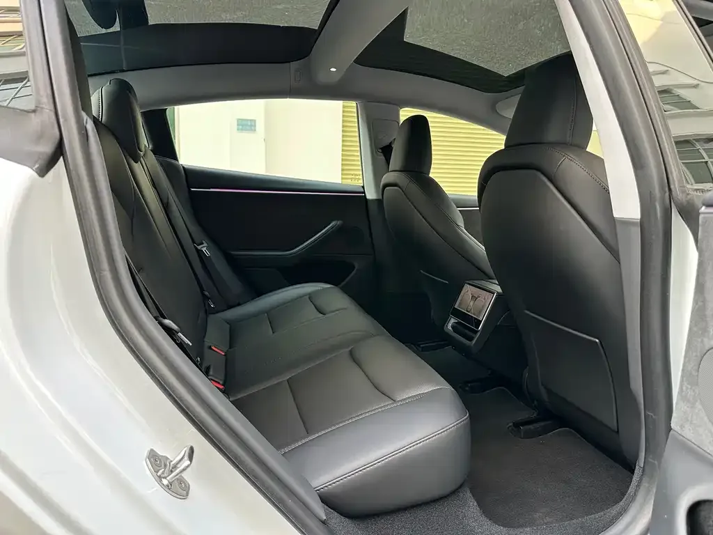 Tesla Model 3 — фото 10