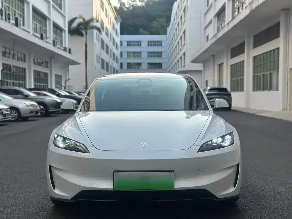 Tesla Model 3 — фото 4