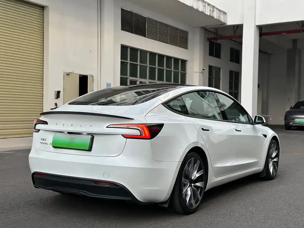 Tesla Model 3 — фото 7
