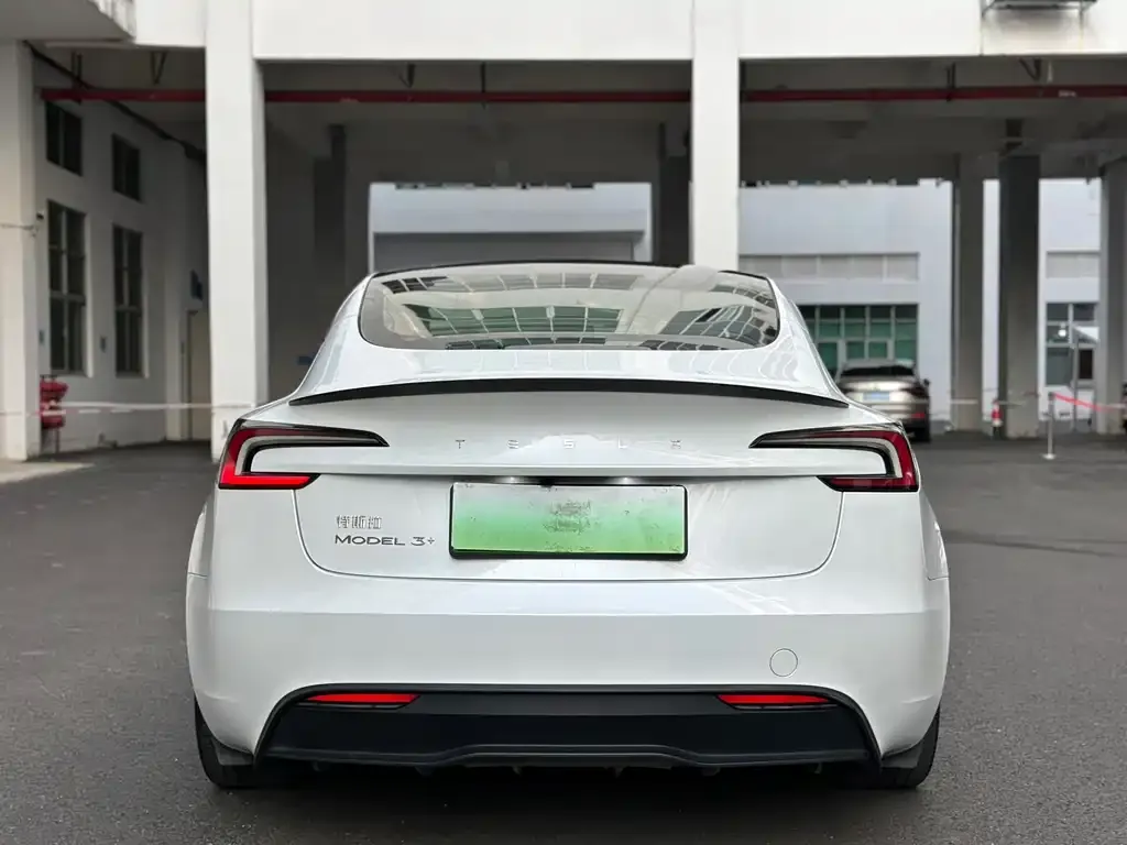 Tesla Model 3 — фото 6