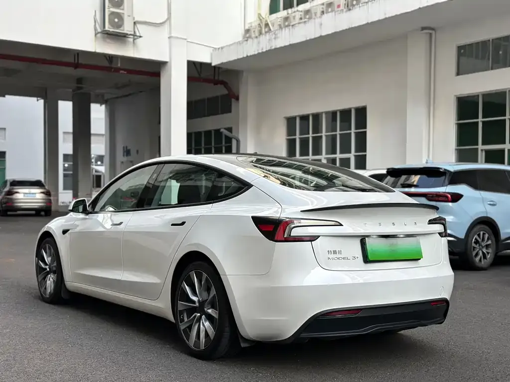 Tesla Model 3 — фото 9