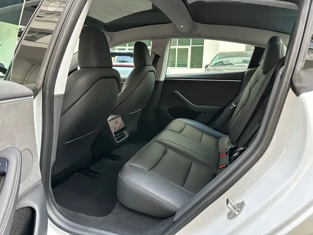 Tesla Model 3 — фото 5