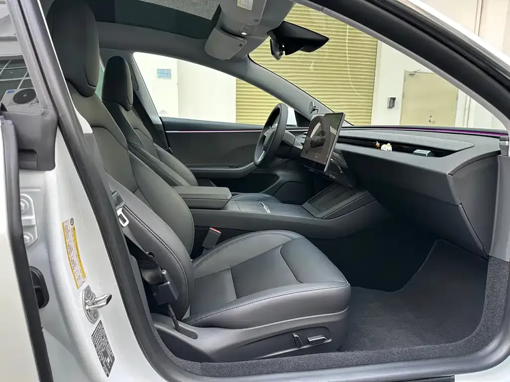 Tesla Model 3 — фото 3