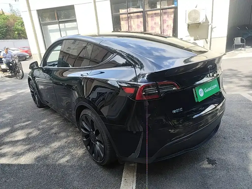 Tesla Model Y — фото 3
