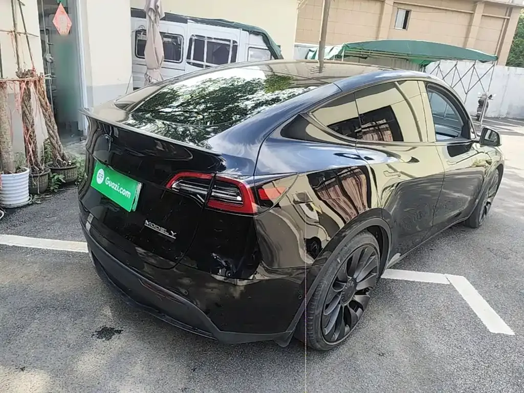 Tesla Model Y — фото 7