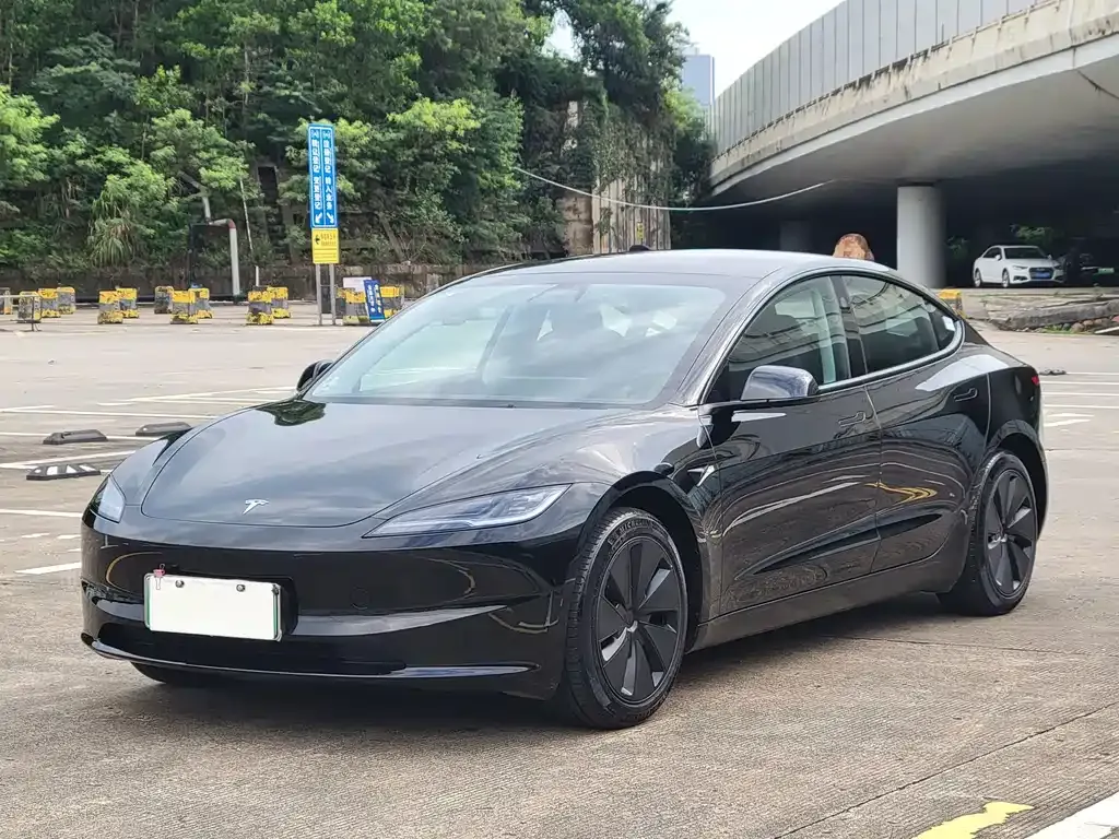 Tesla Model 3 — фото 1