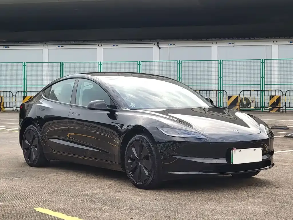 Tesla Model 3 — фото 7