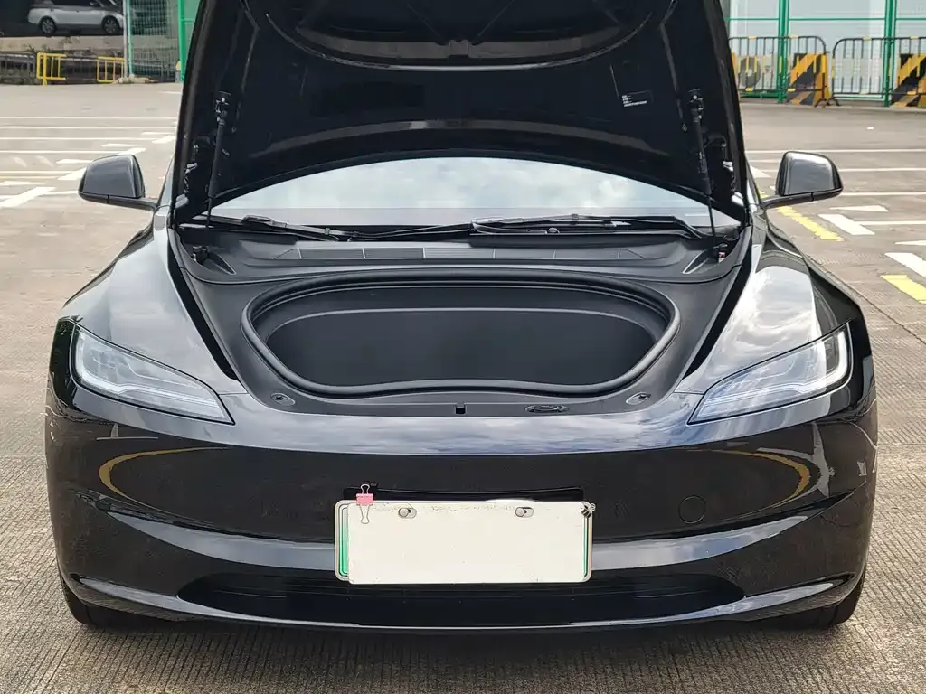 Tesla Model 3 — фото 9