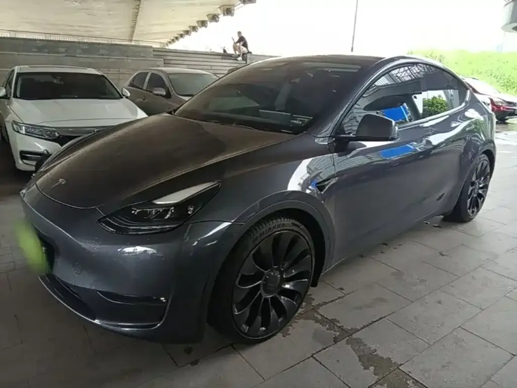 Tesla Model Y — фото 9