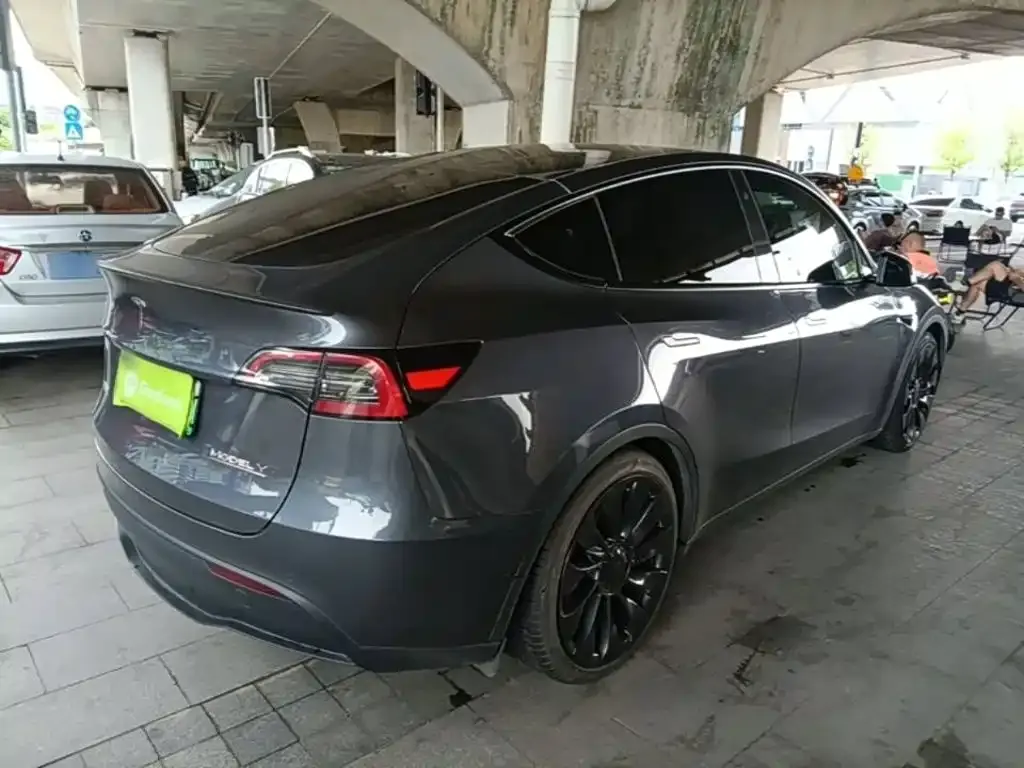 Tesla Model Y — фото 8