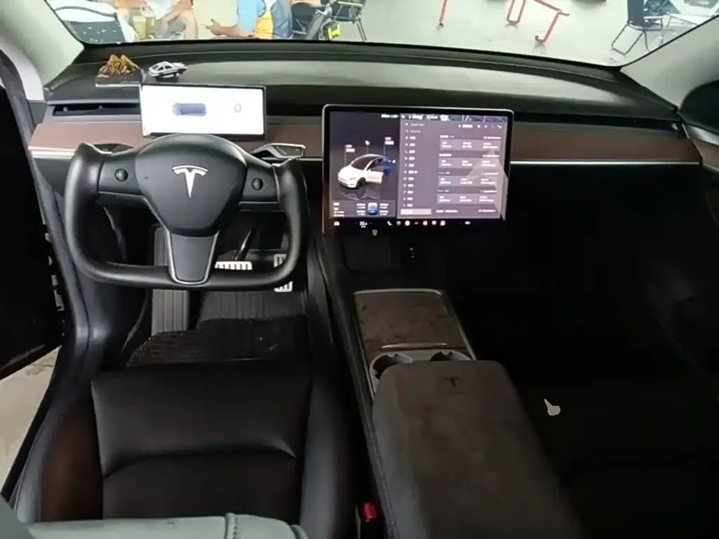 Tesla Model Y — фото 2