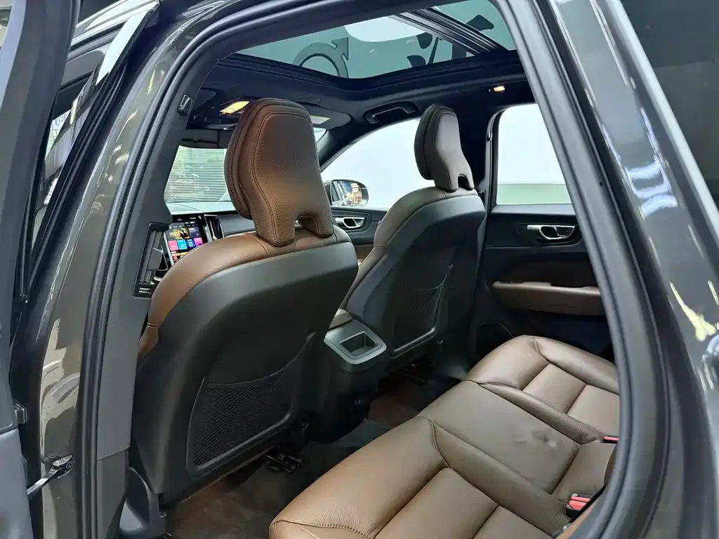 Volvo XC60 — фото 4