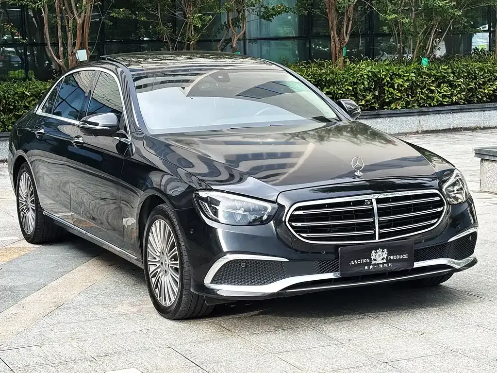 Mercedes-Benz E-Class — фото 1