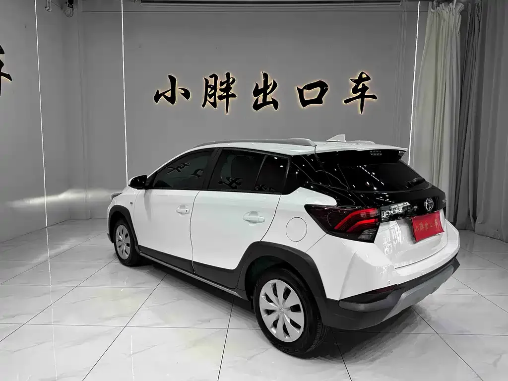 Toyota Yaris L — фото 10