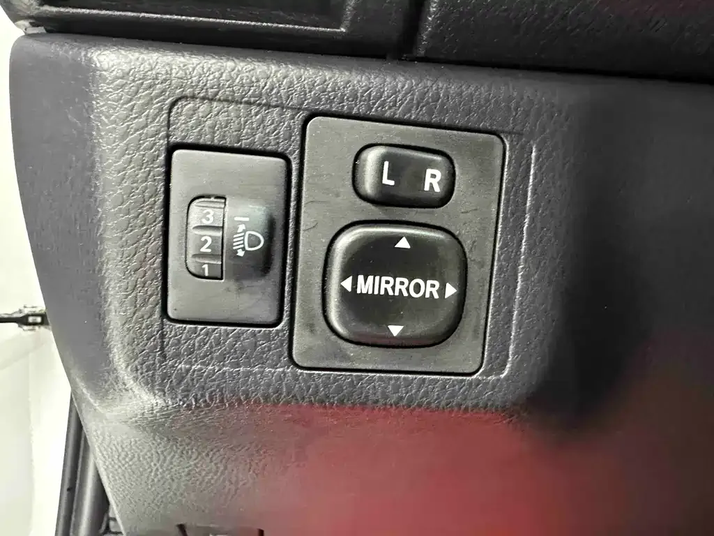 Toyota Yaris L — фото 6