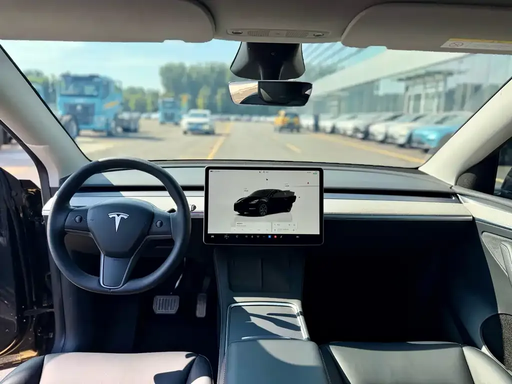 Tesla Model Y — фото 3