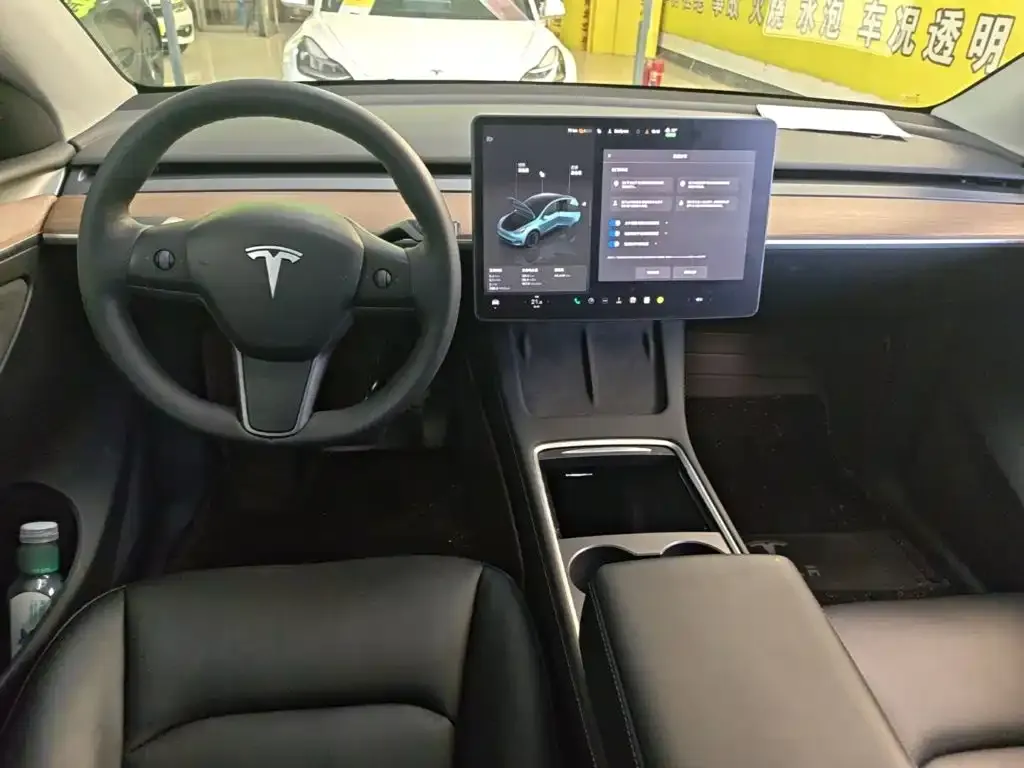 Tesla Model Y — фото 3