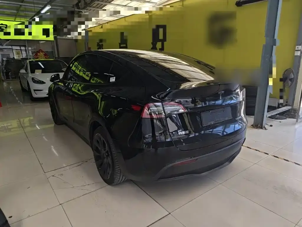 Tesla Model Y — фото 8