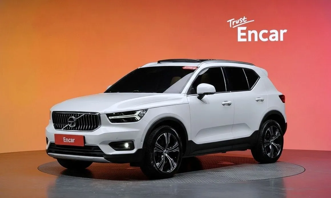 Volvo XC40 — фото 1