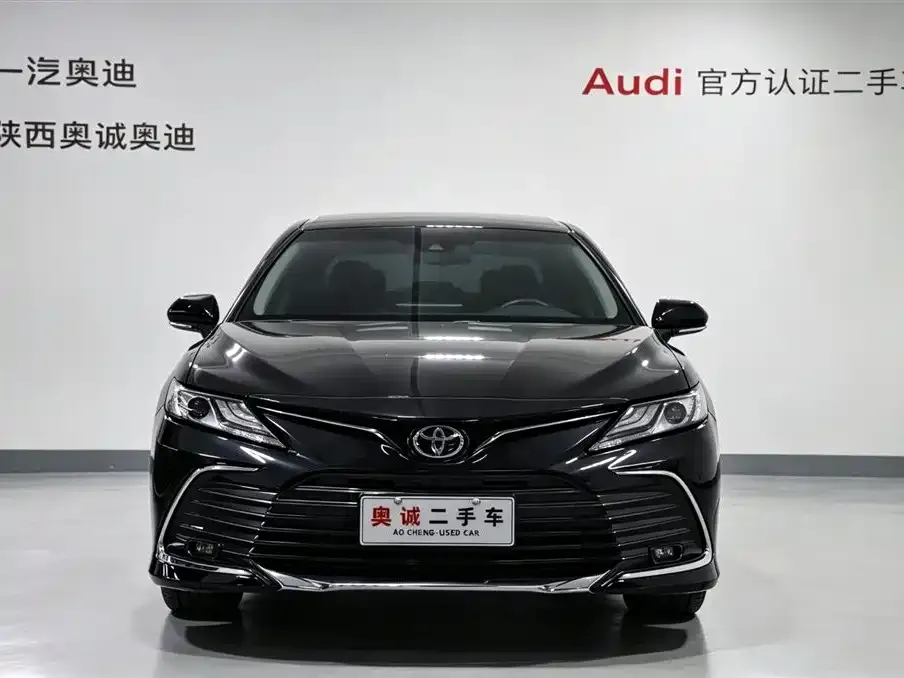 Toyota Camry — фото 10