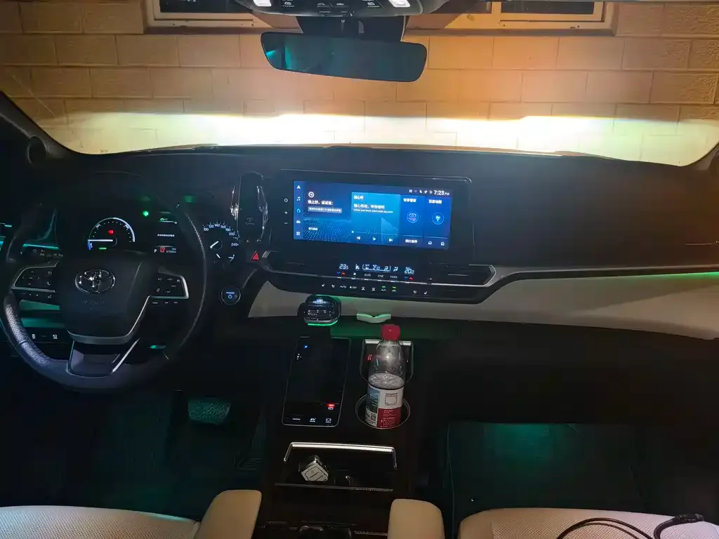 Toyota Granvia — фото 9