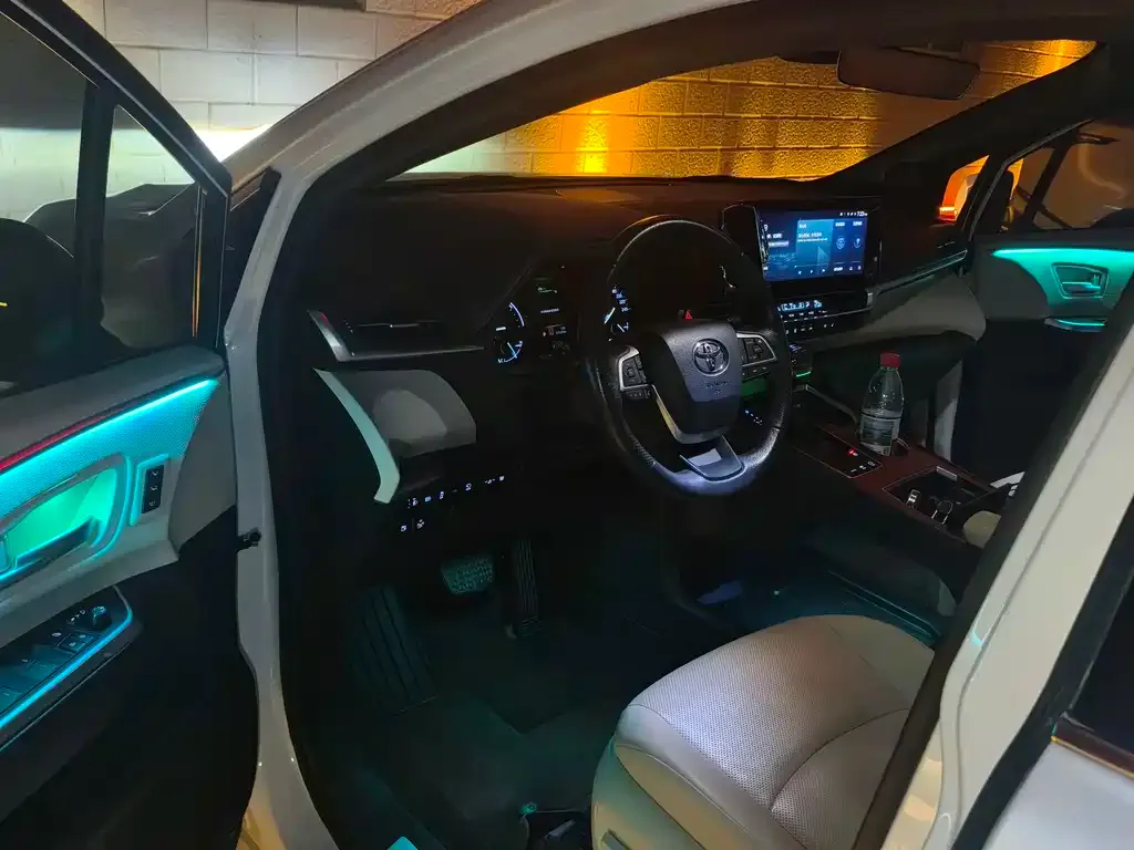 Toyota Granvia — фото 8