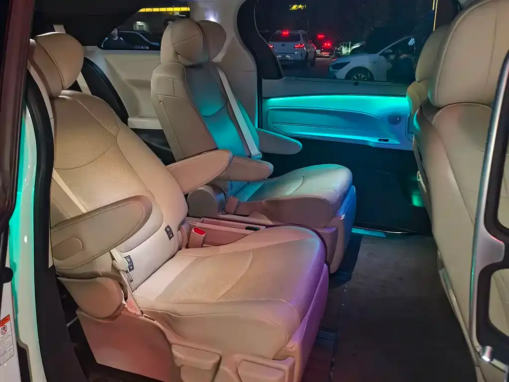 Toyota Granvia — фото 7