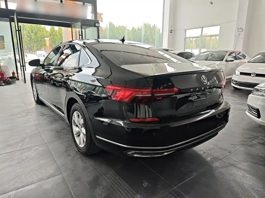Volkswagen Passat — фото 8