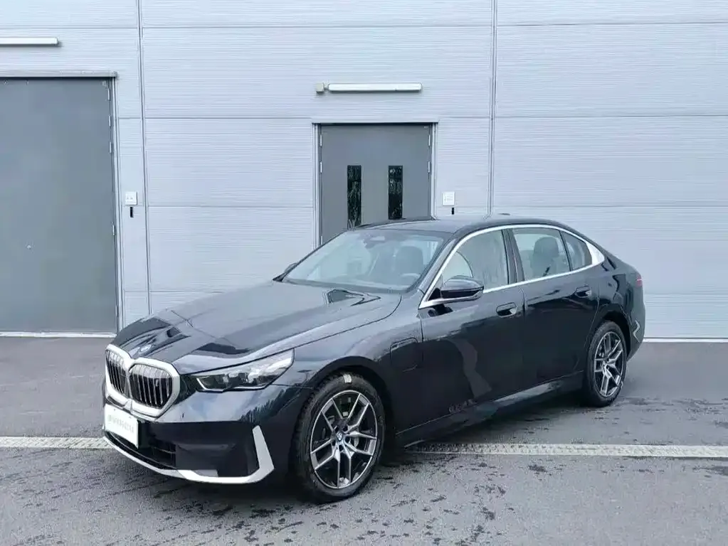 BMW i5 — фото 1