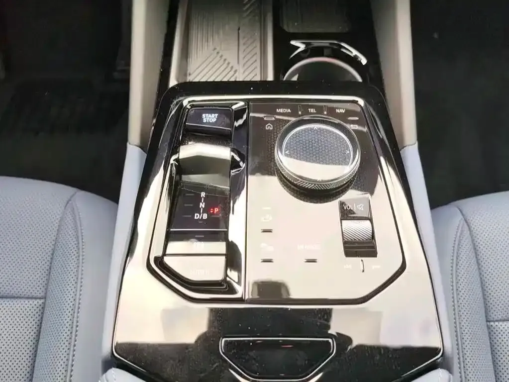 BMW i5 — фото 10