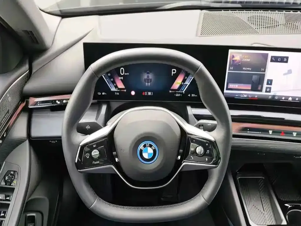 BMW i5 — фото 8