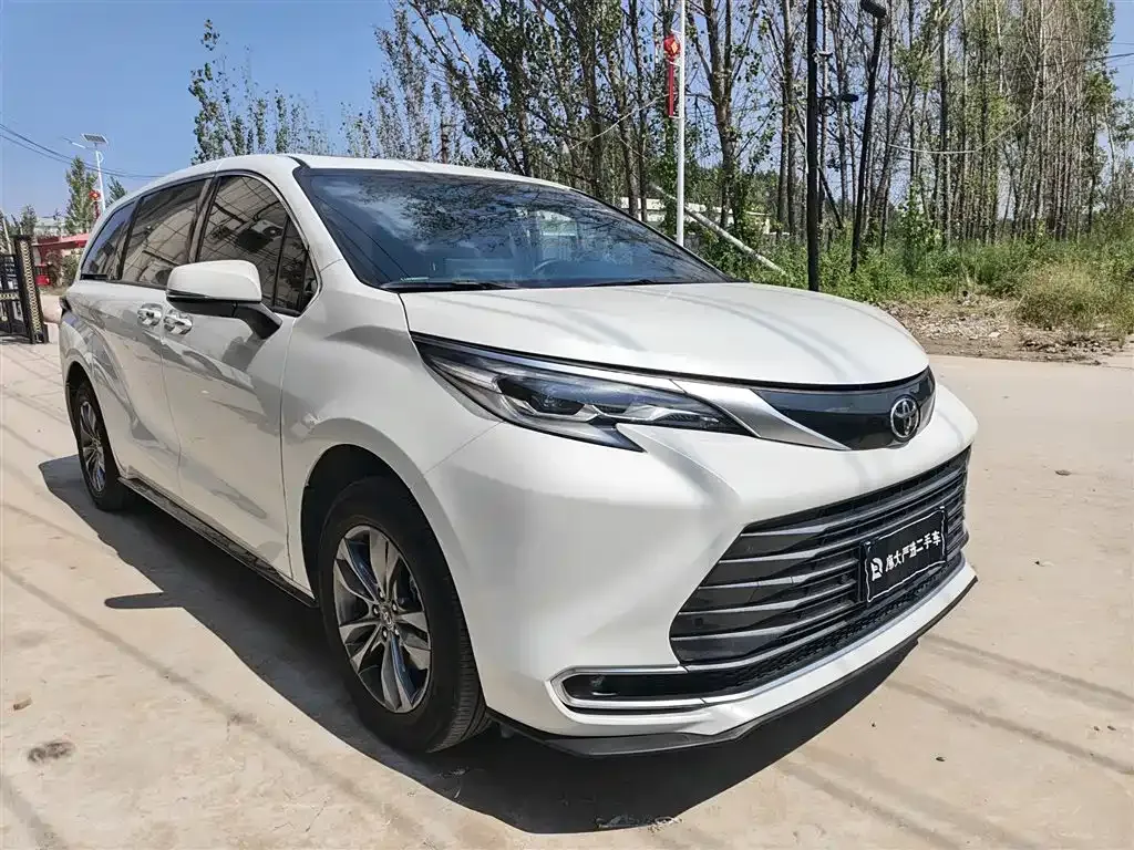 Toyota Sienna — фото 6