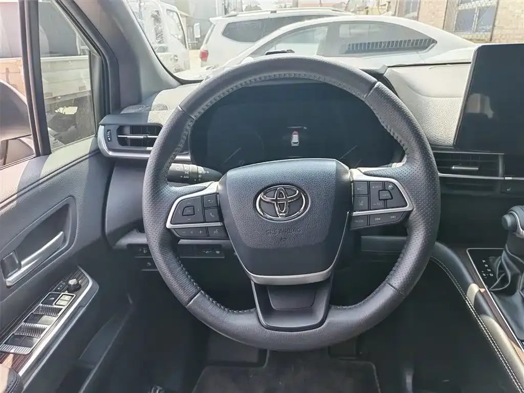 Toyota Sienna — фото 2