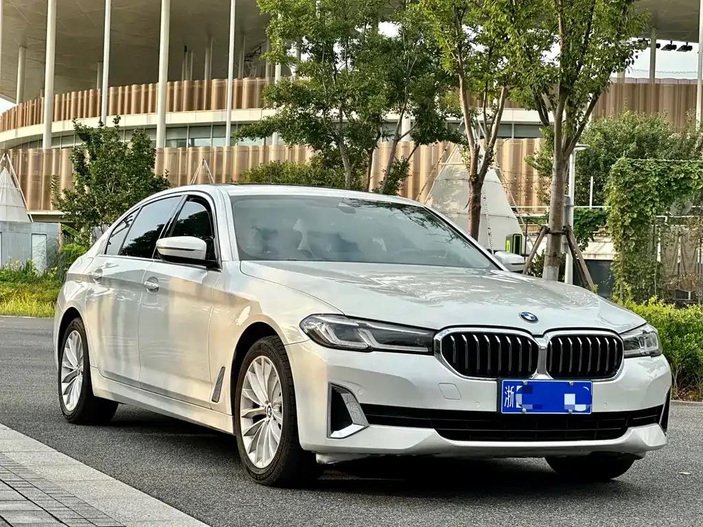 BMW 5 Series — фото 9