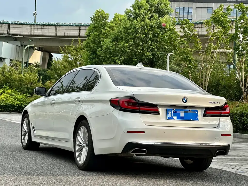 BMW 5 Series — фото 10