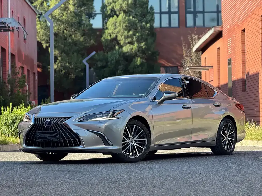 Lexus ES — фото 1