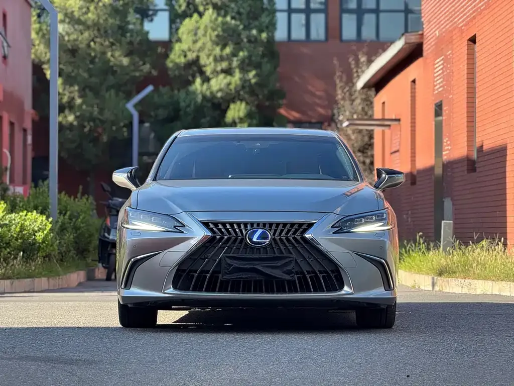 Lexus ES — фото 9