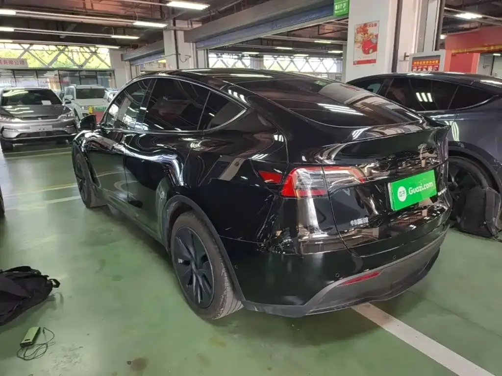 Tesla Model Y — фото 8