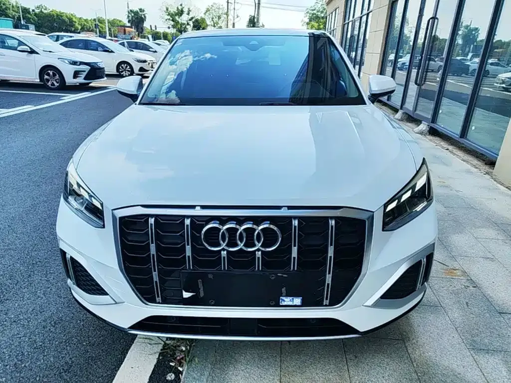 Audi Q2L — фото 5