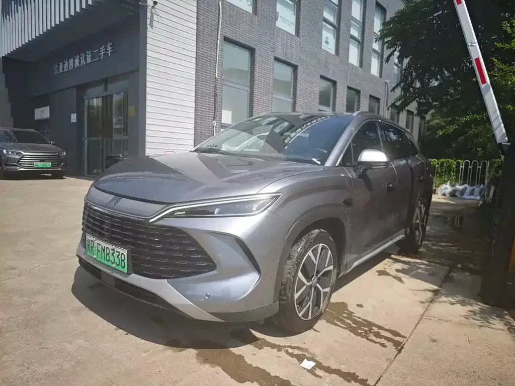 BYD L DM-i — фото 1