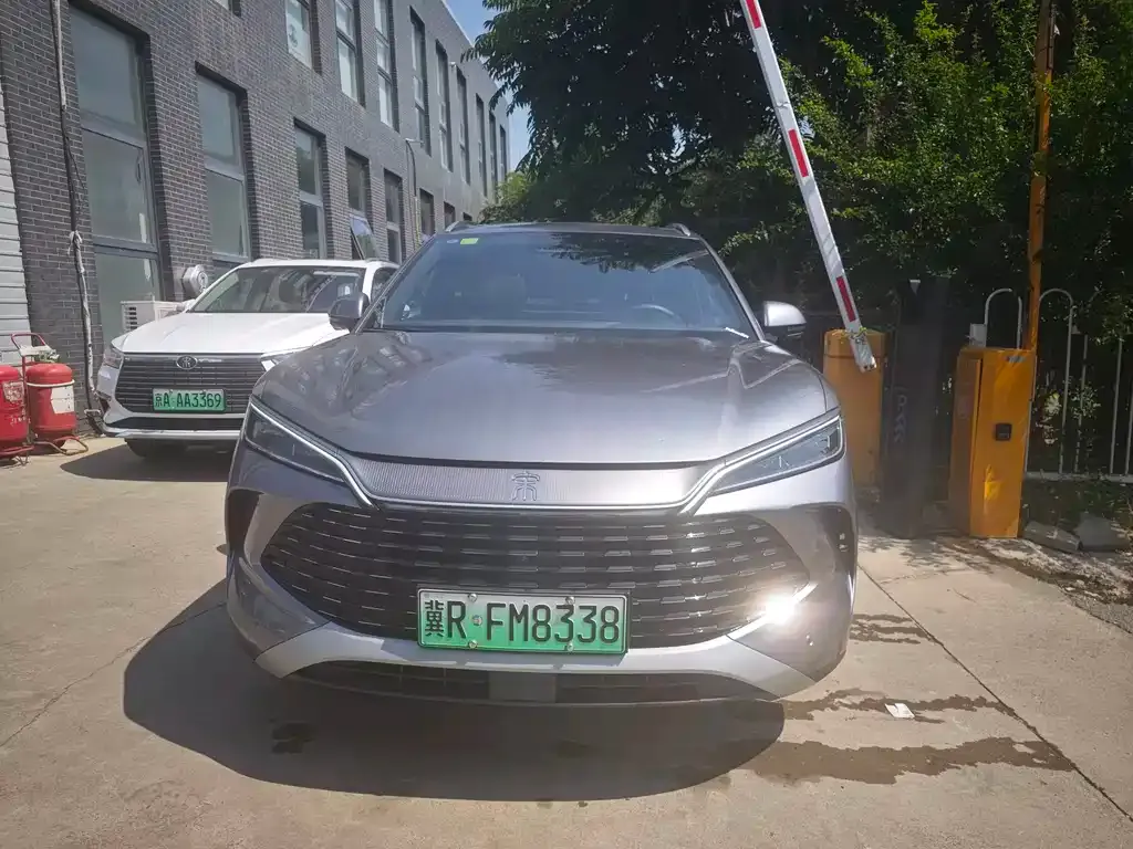 BYD L DM-i — фото 3