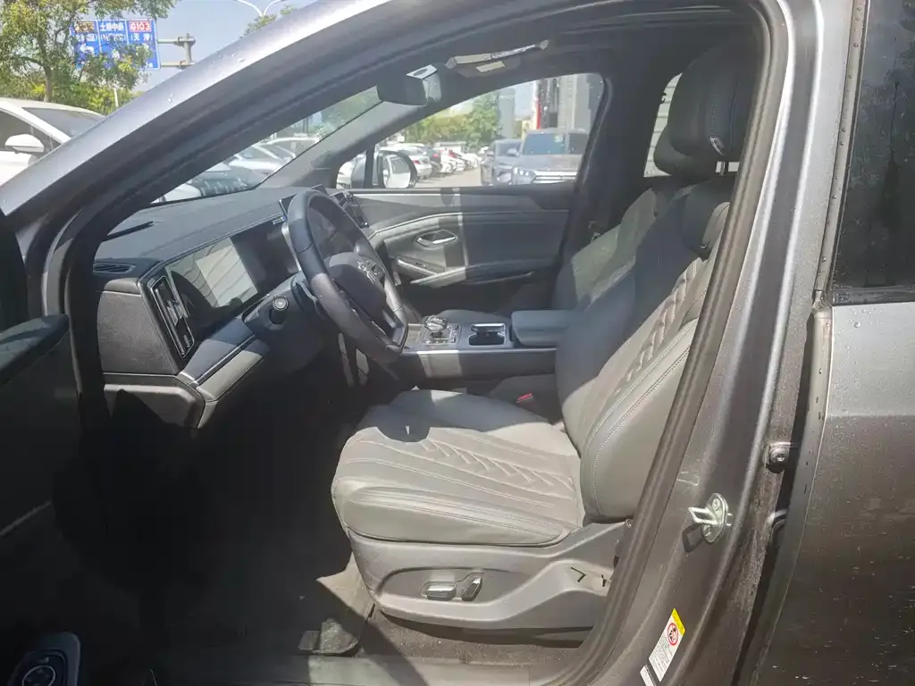 BYD L DM-i — фото 10