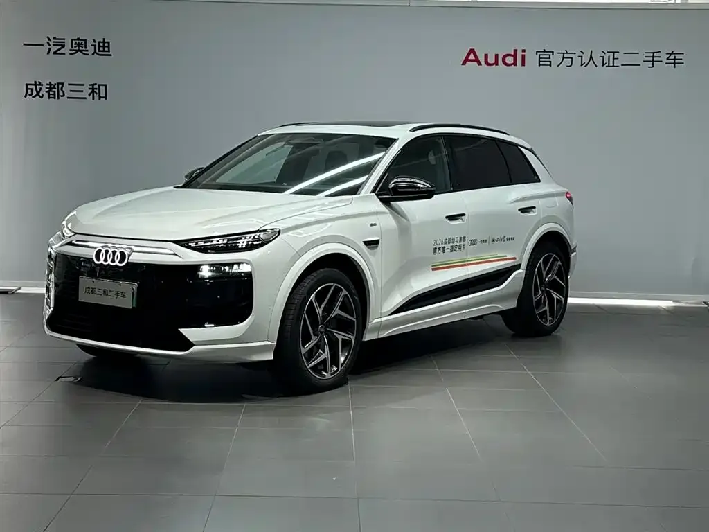 Audi Q6L e-tron — фото 1