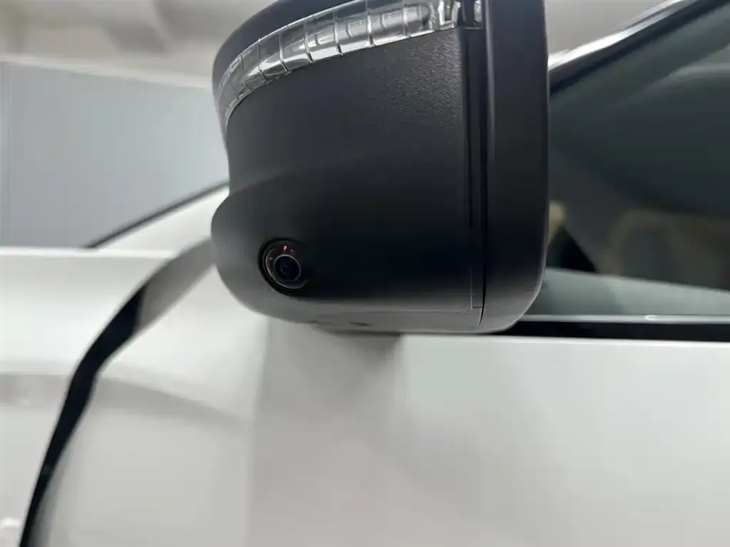 Audi Q6L e-tron — фото 4