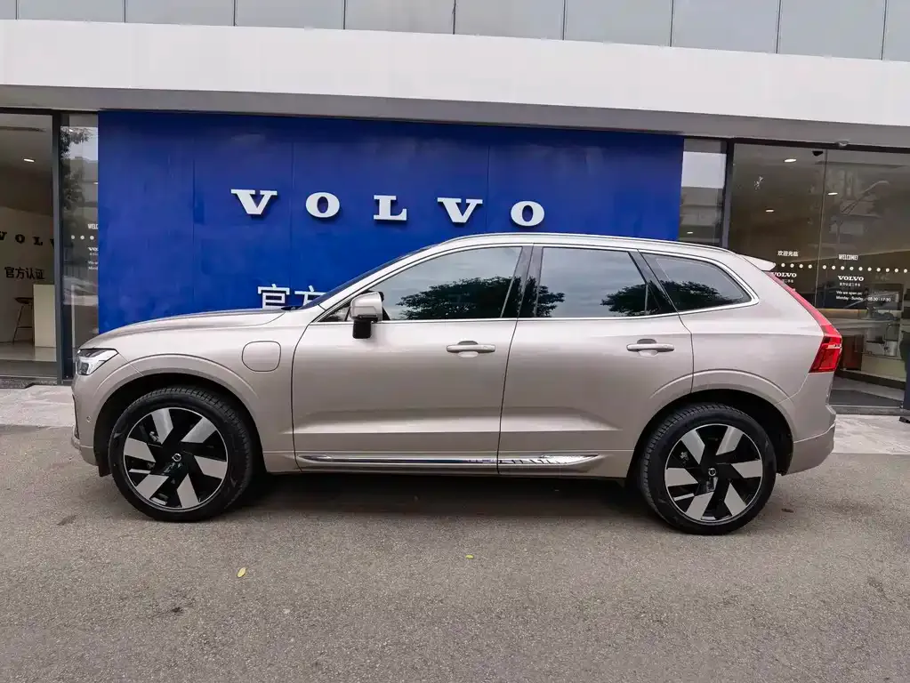 Volvo XC60 PHEV — фото 9